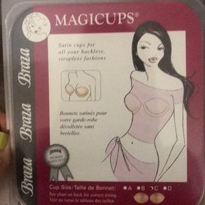 Strapless/backless bra